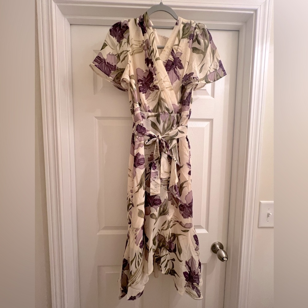 Chic Floral High-Low Dress in Cream and Purple